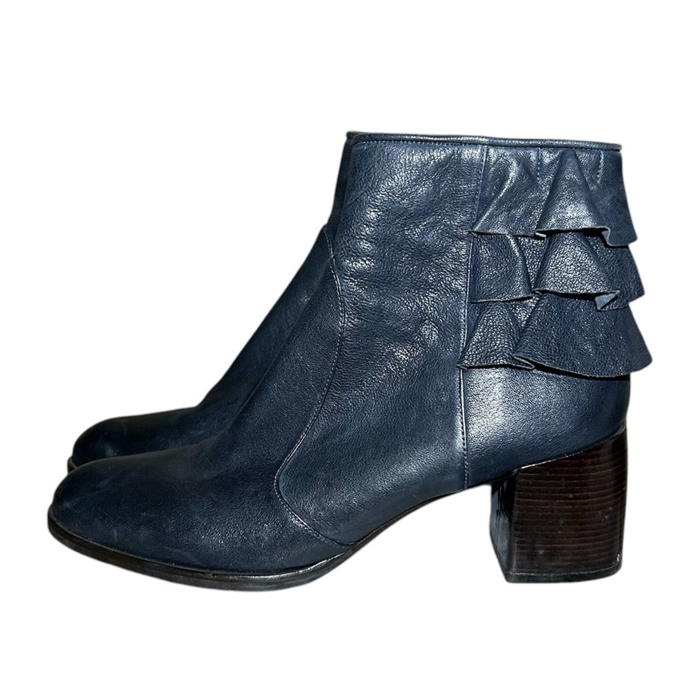 Chie Miata Black Leather Bootie Ruffle Back Size 41 (10 US) - Picture 3 of 8